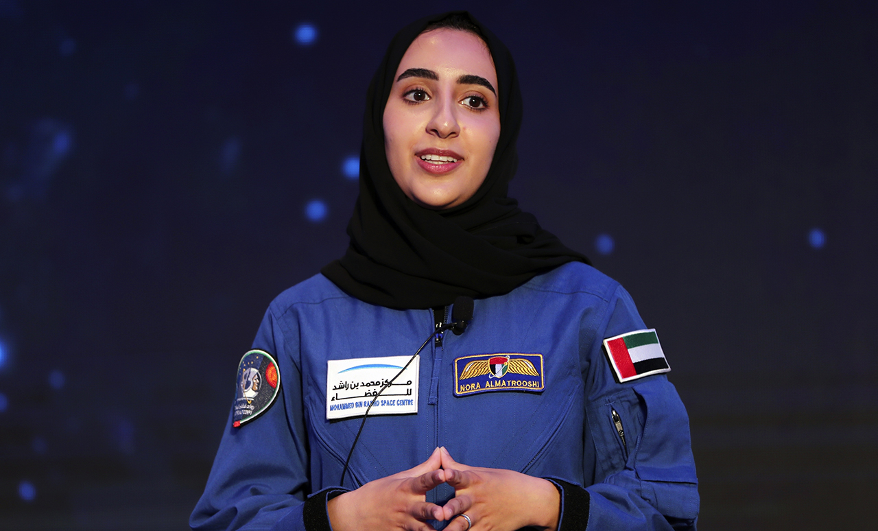 الإماراتية نورا المطروشي أول عربية تذهب إلى الفضاء