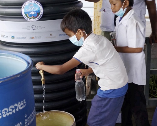 مبادرة 20 في 2020 الإماراتية توفر حلولاً لتنقية المياه وتحسين حياة الآلاف من سكان القرى في كمبوديا