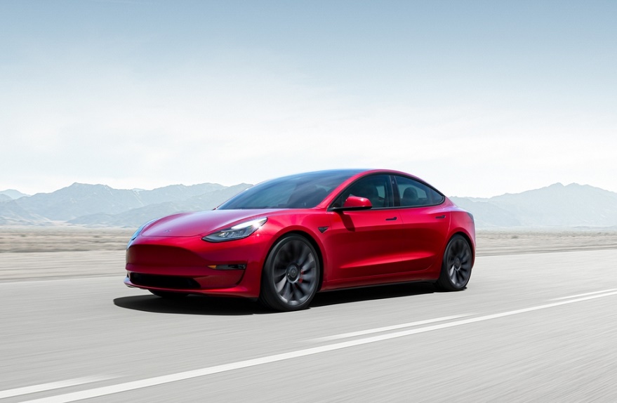 انتقاد القيادة الذاتية الكاملة لـTesla بعد تراكم ثماني سيارات في كاليفورنيا