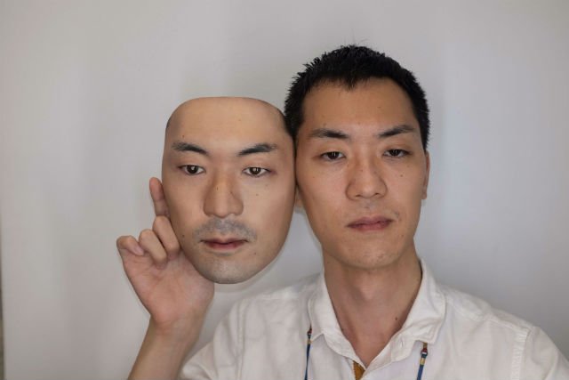 شركة يابانية تشتري حقوق الوجه لتصميم أقنعة
