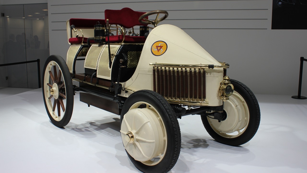 لونر بورشه: أول سيارة هجينة صممها المؤسس فرديناند قبل أكثر من 100 عام