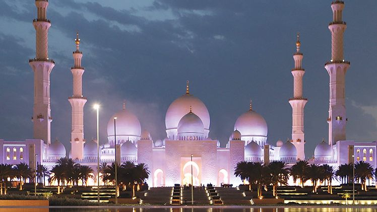 مسجد الشيخ زايد الكبير يستقبل 11 ألف مرتاد في عيد الاضحى