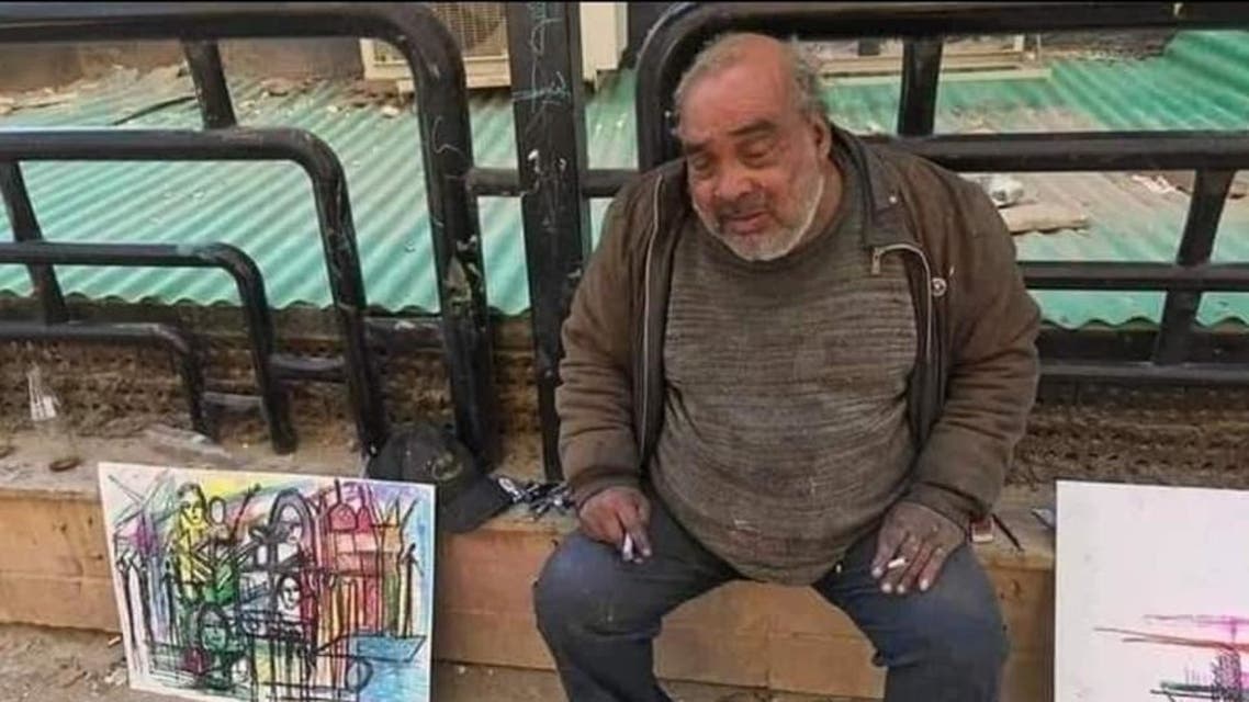 دعوات لإنقاذ فنان مصري شهير بعد انتشار صوره البائسة على الرصيف
