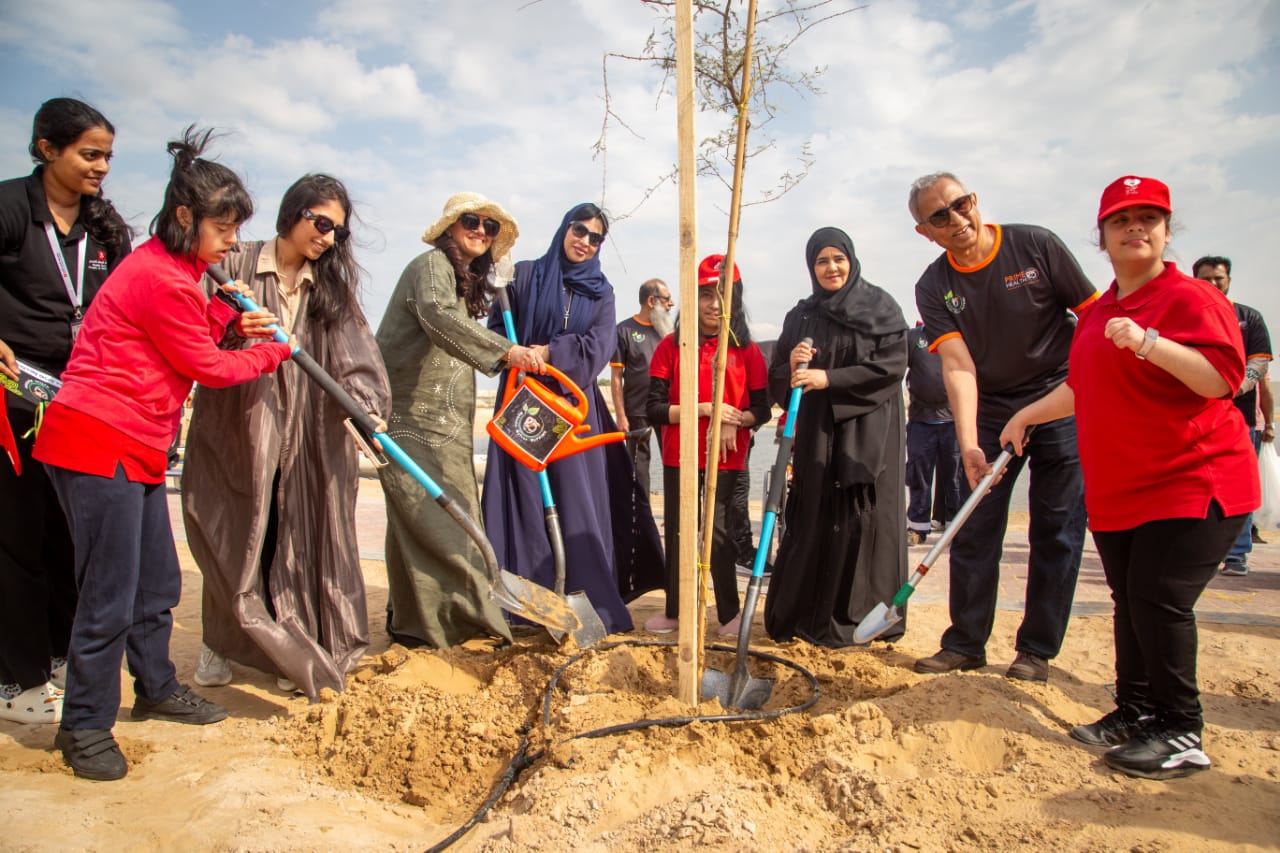 أصحاب همم ومرضى يغرسون 600 شجرة بأسمائهم دعما لعام الاستدامة بالإمارات