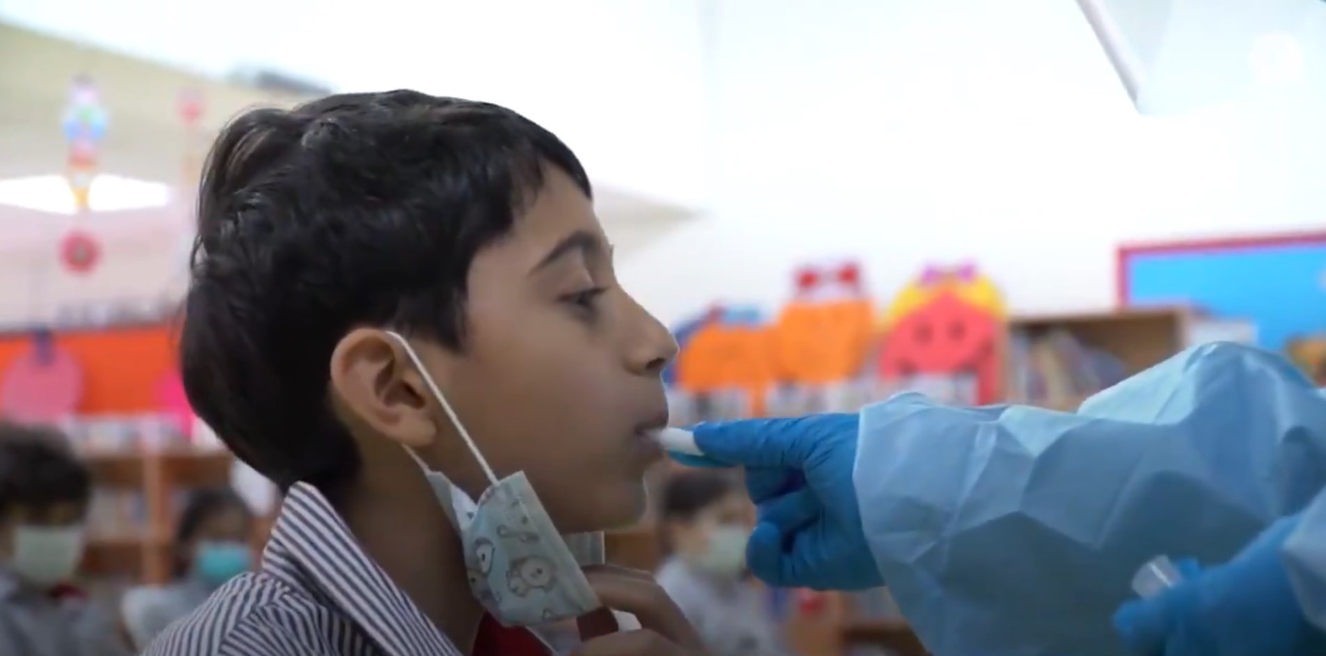 إجراء فحص PCR للطلبة داخل المدارس