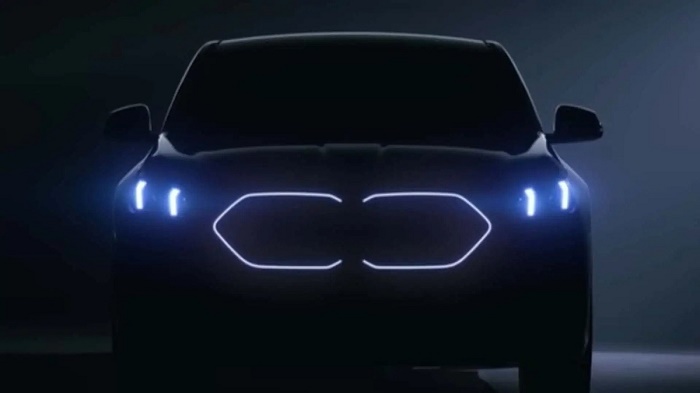 BMW X2 2024 تشوقنا رسمياً بـ شبك أمامي مضيء