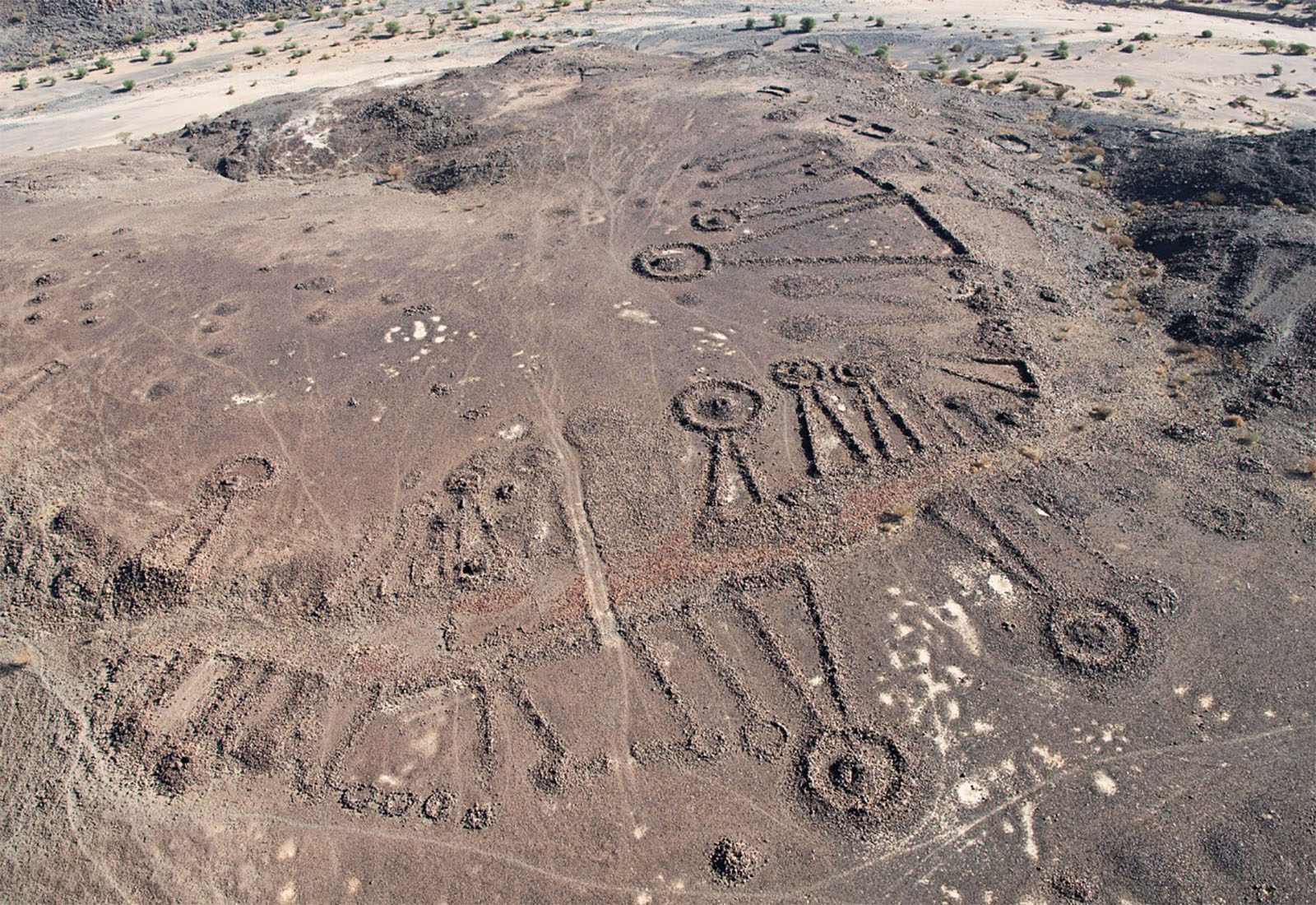 مقابر قديمة تكشف أسرار شبكة طرق عمرها 4500 عام في شبه الجزيرة العربية