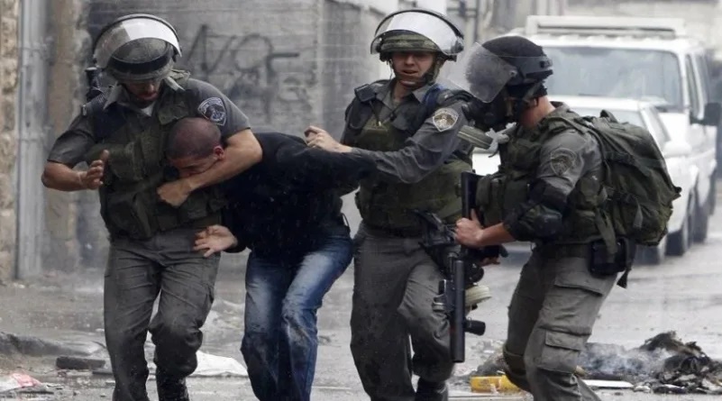قوات الاحتلال تعتقل (50) فلسطينيًا في 