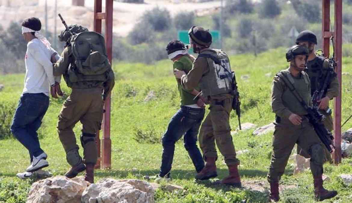 الاحتلال يعتقل 7 فلسطينيين بالضفة الغربية