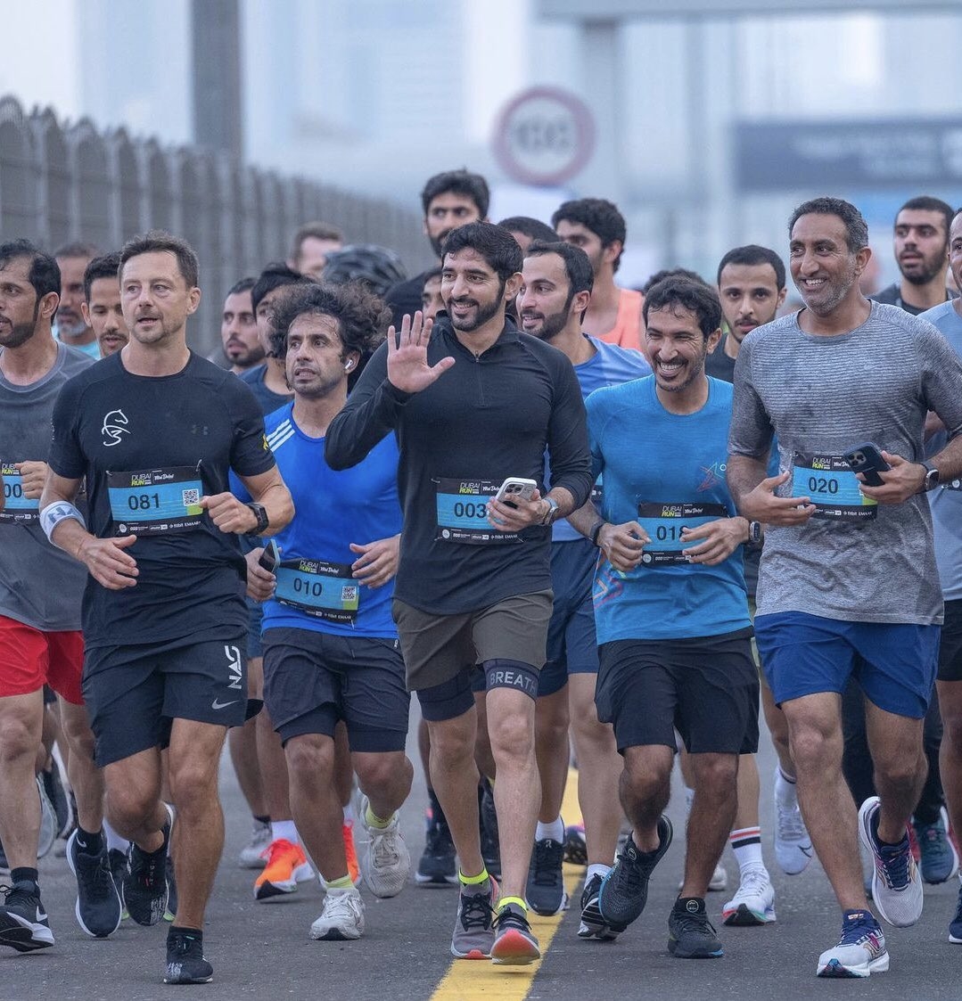 حمدان بن محمد يتقدّم أكثر من 193 ألف مشارك في "تحدي دبي للجري"