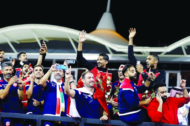 استقبال رسمي وشعبي لأبطال الخليج في المنامة