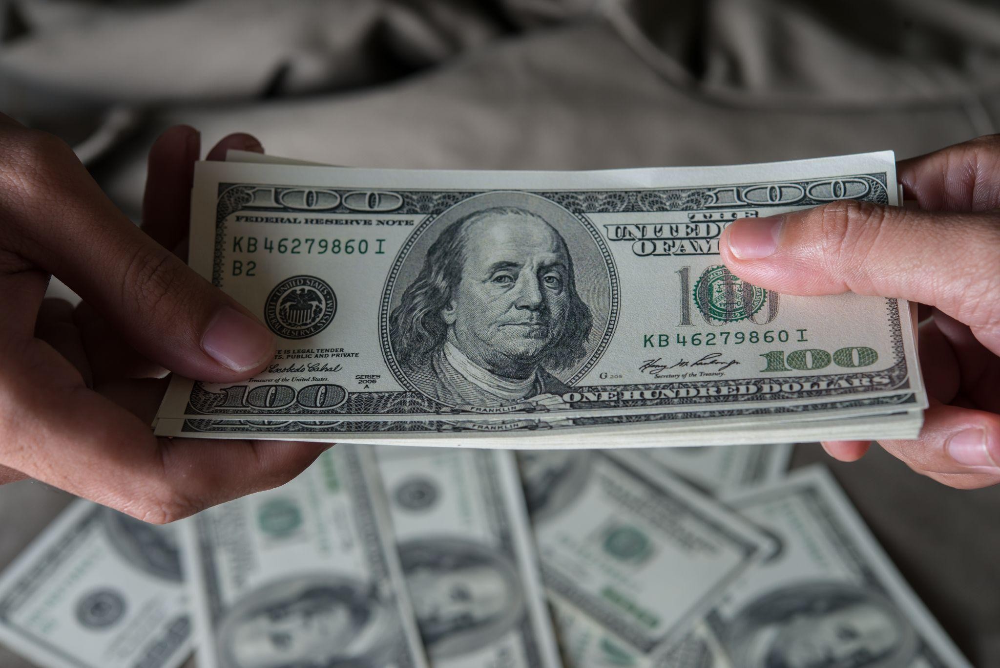 تابع تغيرات أسعار الدولار الأمريكي. تقييم شركة Xlence 2025 من أجل اقتناص أفضل الفرص الاستثمارية