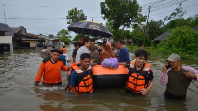 إندونيسيا.. مصرع 19 شخصا وفقدان 7 آخرين جراء الفيضانات والانهيارات الأرضية