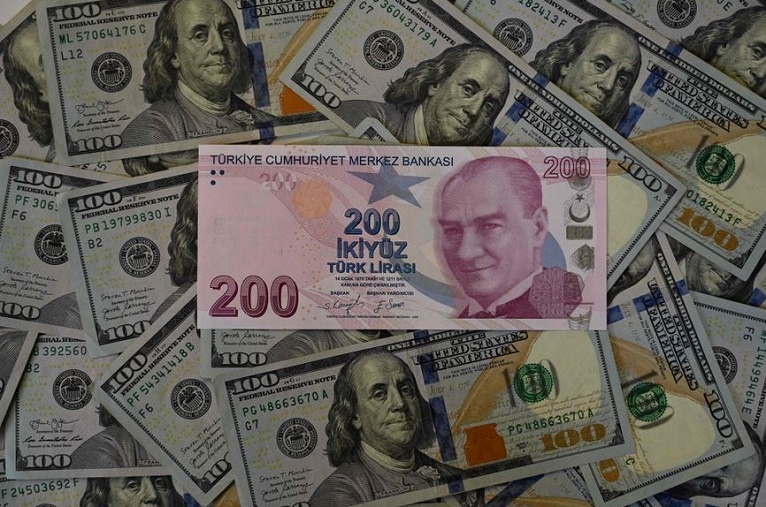 تراجع قياسي جديد لليرة التركية مقابل الدولار